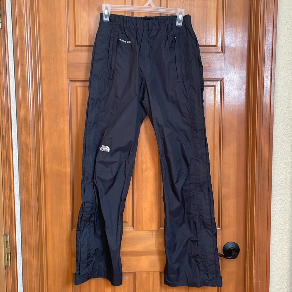 🌺 North Face HyVent 2.5L waterproof breathable pants - great for rain CA!!